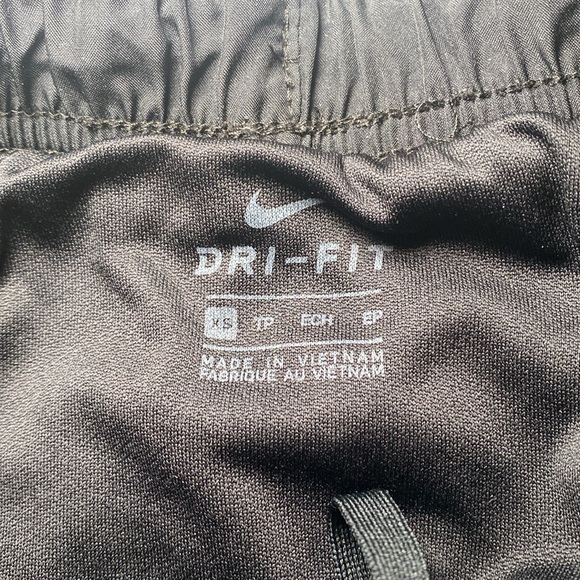 Nike Air Dri-Fit Shorts - Picture 2 of 2